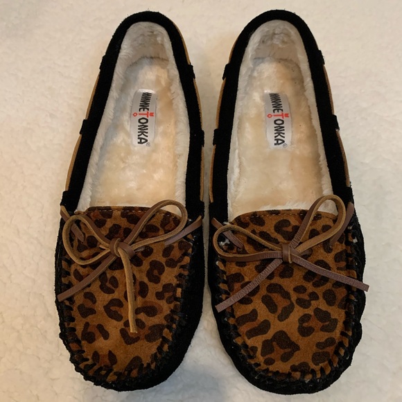 Minnetonka Shoes - Minnetonka Leopard Cally Slippers